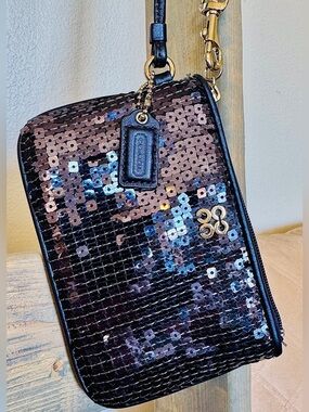 Coach Poppy Navy Sequin Wristlet Clutch Evening Bag Y2K Op Art Glam 6.25” x 4”